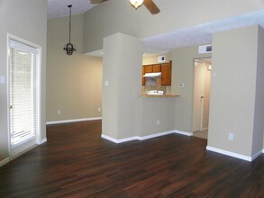 2011 Spenwick Dr in Houston, TX - Building Photo - Building Photo