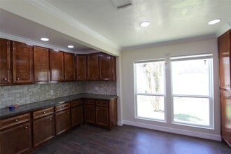 4330 Regency Villa Dr in Houston, TX - Building Photo - Building Photo