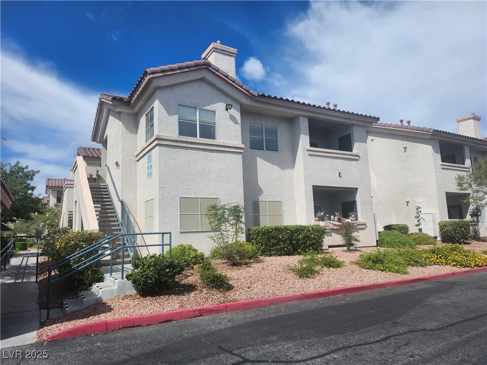 2117 Echo Bay in Las Vegas, NV - Building Photo
