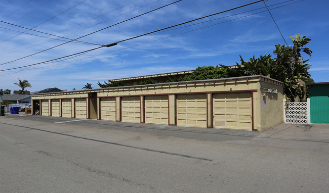 Harbor Sands Apartments in Oceanside, CA - Building Photo - Building Photo