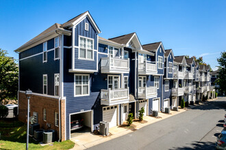 Walnut Hill Condominiums in Charlotte, NC - Building Photo - Building Photo