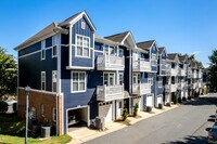 Walnut Hill Condominiums in Charlotte, NC - Foto de edificio - Building Photo