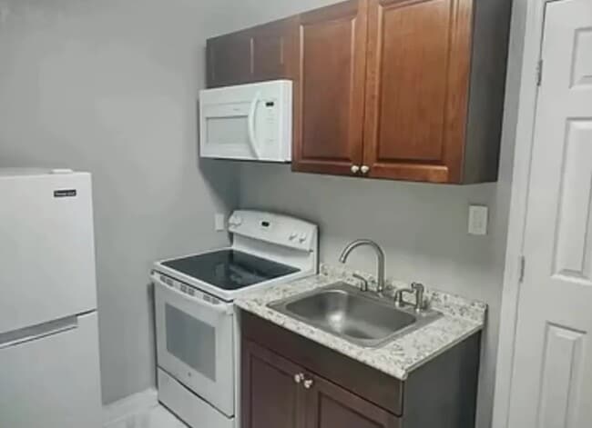 1275 NW 58th Ave, Unit 1 in Lauderhill, FL - Foto de edificio - Building Photo