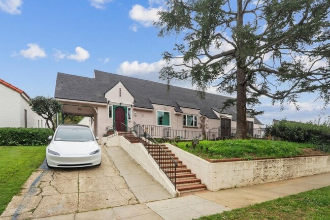 property at 522 Westminster Ave