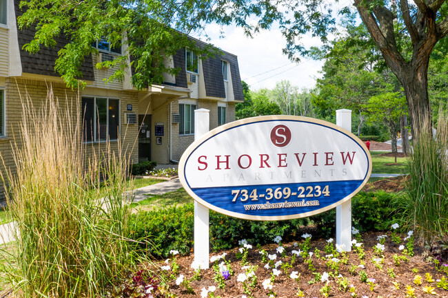 Shoreview Apartments in Ann Arbor, MI - Foto de edificio - Building Photo