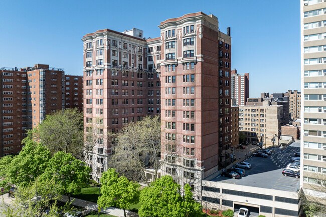 The Aquitania in Chicago, IL - Building Photo - Building Photo