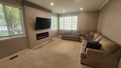 1759 Ellington Dr in Aurora, IL - Building Photo - Building Photo