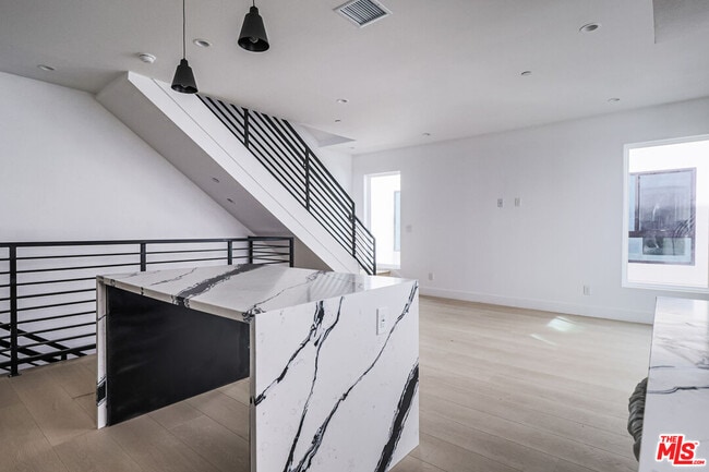 11812 Gilmore St in Los Angeles, CA - Building Photo - Building Photo