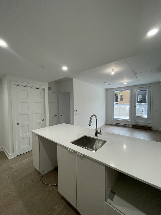367 Ave des Pins E in Montréal, QC - Building Photo - Building Photo