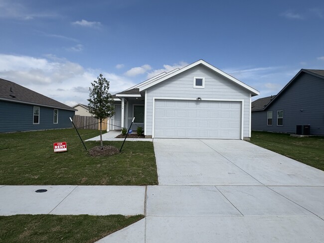 11736 Marcellus Way in Rhome, TX - Foto de edificio - Building Photo