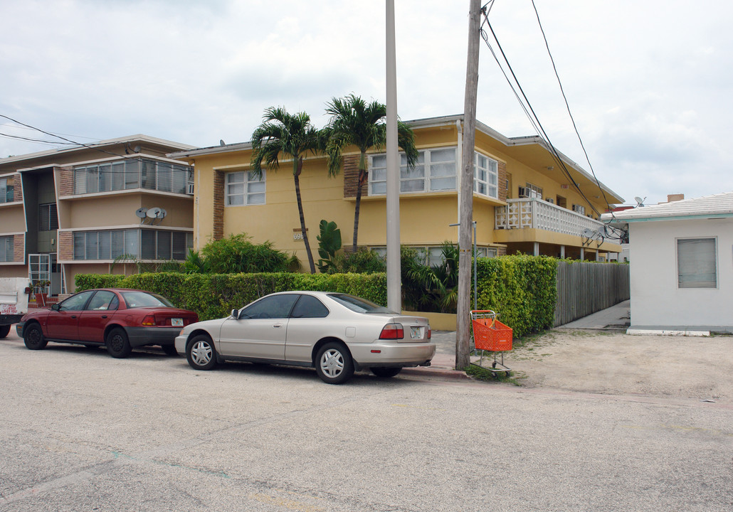 6961 Carlyle Ave in Miami Beach, FL - Foto de edificio