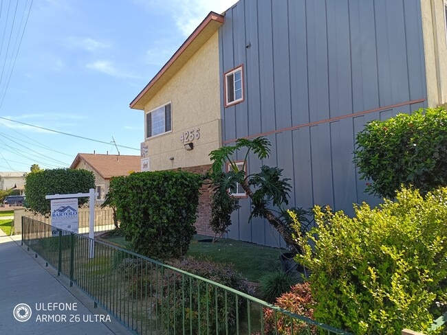 4256 Walnut St in Cudahy, CA - Building Photo - Building Photo