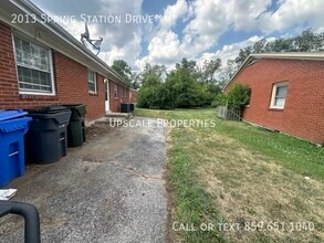 2013 Spring Station Dr in Lexington, KY - Building Photo - Building Photo