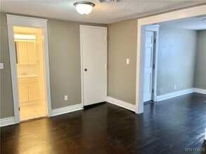 294 S Elmwood Ave in Buffalo, NY - Building Photo - Building Photo