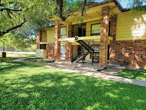 1705 Crossing Pl in Austin, TX - Building Photo - Building Photo