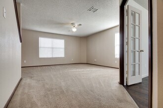 8211 Leaning Oak Ct in Arlington, TX - Building Photo - Building Photo