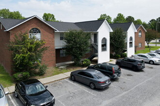 2004 Tower Pl in Greenville, NC - Building Photo - Building Photo