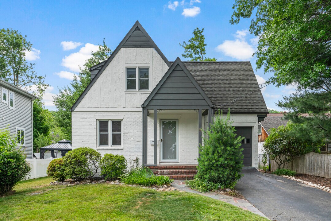 181 5th St in Cresskill, NJ - Foto de edificio