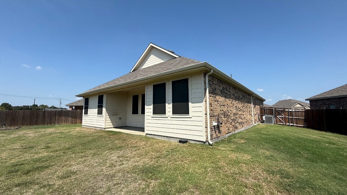 749 Twinvale Dr in Princeton, TX - Building Photo
