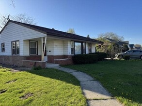 3203 N 94th St in Milwaukee, WI - Building Photo - Building Photo
