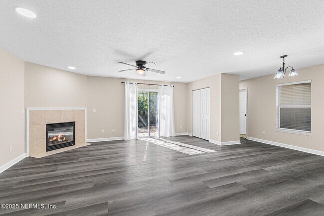 452 Dutton Island Rd W in Jacksonville, FL - Building Photo - Building Photo