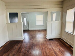 201 S Crysler Ave in Independence, MO - Building Photo - Building Photo