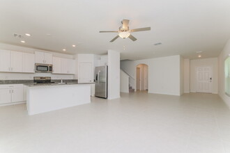 7337 Spring Snowflake Ave in Tampa, FL - Building Photo - Building Photo