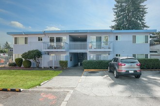 Cedarcrest Apartments in Seattle, WA - Building Photo - Building Photo