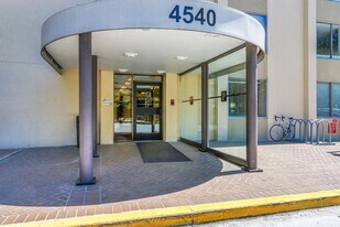 4540 8th Ave NE, Unit University Plaza #202 in Seattle, WA - Building Photo