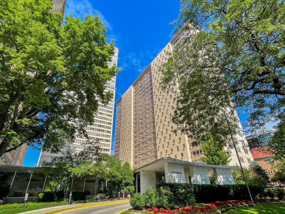 3950 N Lake Shore Dr, Unit 2028E in Chicago, IL - Building Photo