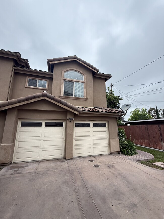 245-251 H St in Chula Vista, CA - Foto de edificio - Building Photo