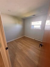 239 Lake Ave in Deer Park, NY - Building Photo - Building Photo
