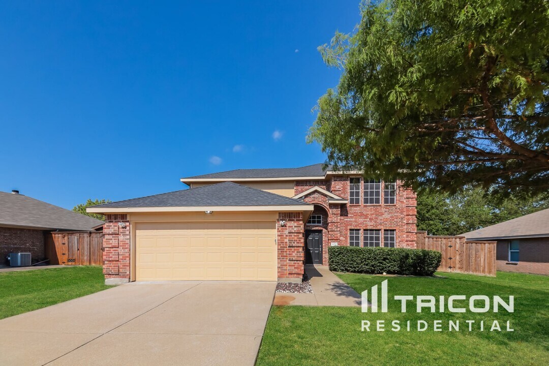 909 Zoe St in Royse City, TX - Building Photo