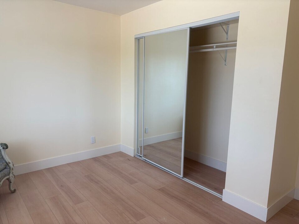 23337 Hartland St in Los Angeles, CA - Building Photo
