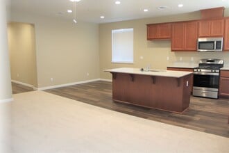 717 Suzanne Dr in Merced, CA - Building Photo - Building Photo