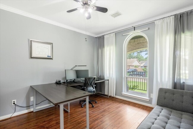 property at 5343 Oak Cove Dr