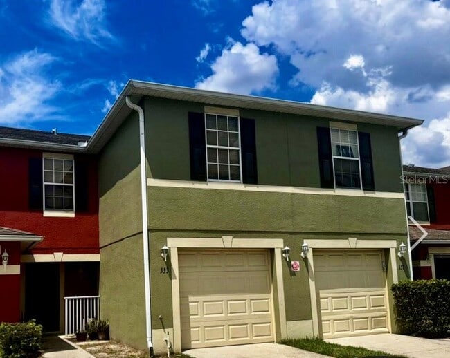 property at 533 Cresting Oak Cir