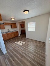 216 NE 4th Ave in Visalia, CA - Foto de edificio - Building Photo