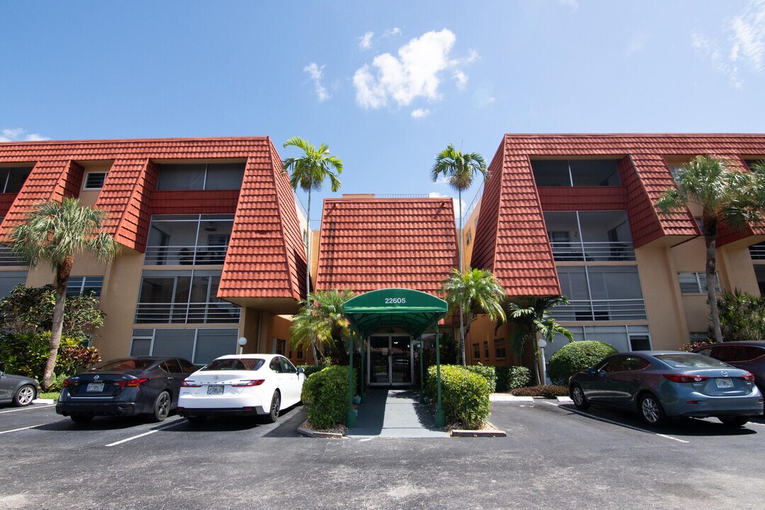 22605 SW 66th Ave in Boca Raton, FL - Building Photo