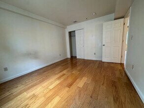 34 Raymond St, Unit 34A in Boston, MA - Foto de edificio - Building Photo