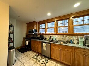 202 Calumet St, Unit 1 in Boston, MA - Foto de edificio - Building Photo