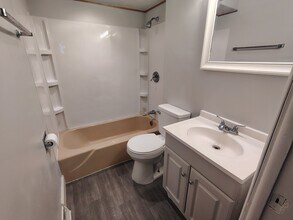 2710 N Rockton Ave in Rockford, IL - Building Photo - Building Photo