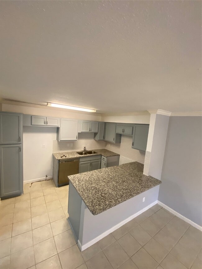 property at 3900 Woodchase Dr