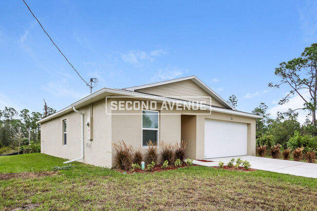 1051 Barnett St E in Lehigh Acres, FL - Building Photo - Building Photo