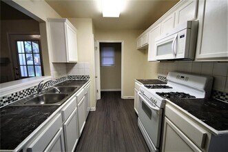 816 Honeysuckle Dr in Leander, TX - Building Photo - Building Photo