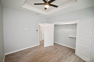 1412 S Iris St, Unit 2 in Pharr, TX - Foto de edificio - Building Photo
