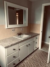 52 Hutchinson St, Unit 2 in New Britain, CT - Foto de edificio - Building Photo