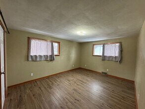 812 Dickinson Dr in Vestal, NY - Building Photo - Building Photo