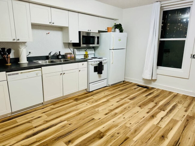 63 E Russell St in Columbus, OH - Foto de edificio - Building Photo