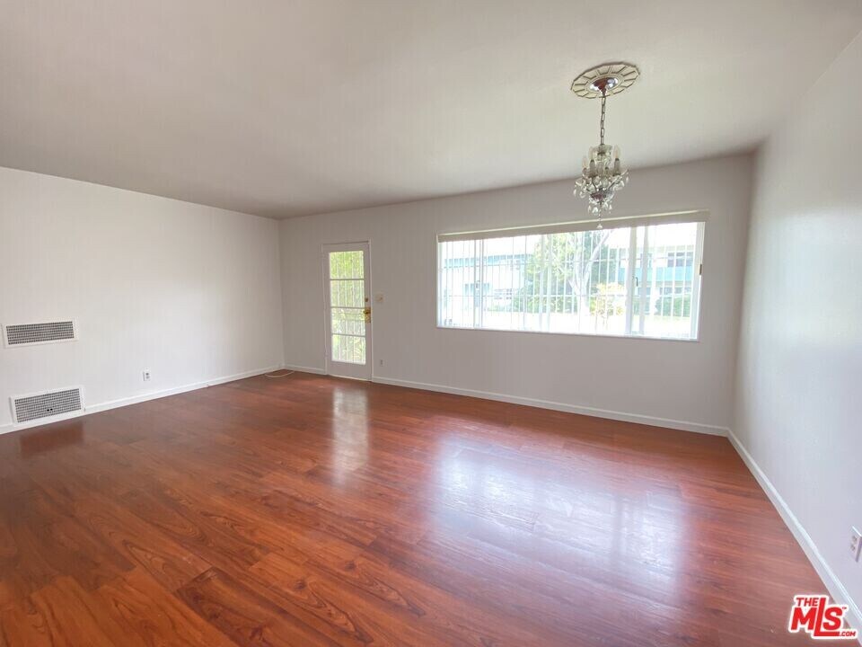 5456 Village Green in Los Angeles, CA - Building Photo